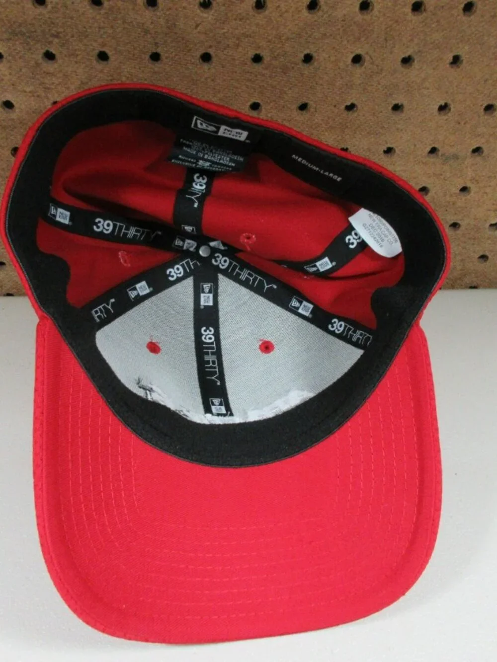 New Era mens solid red mesh Apache ET baseball cap M EUC